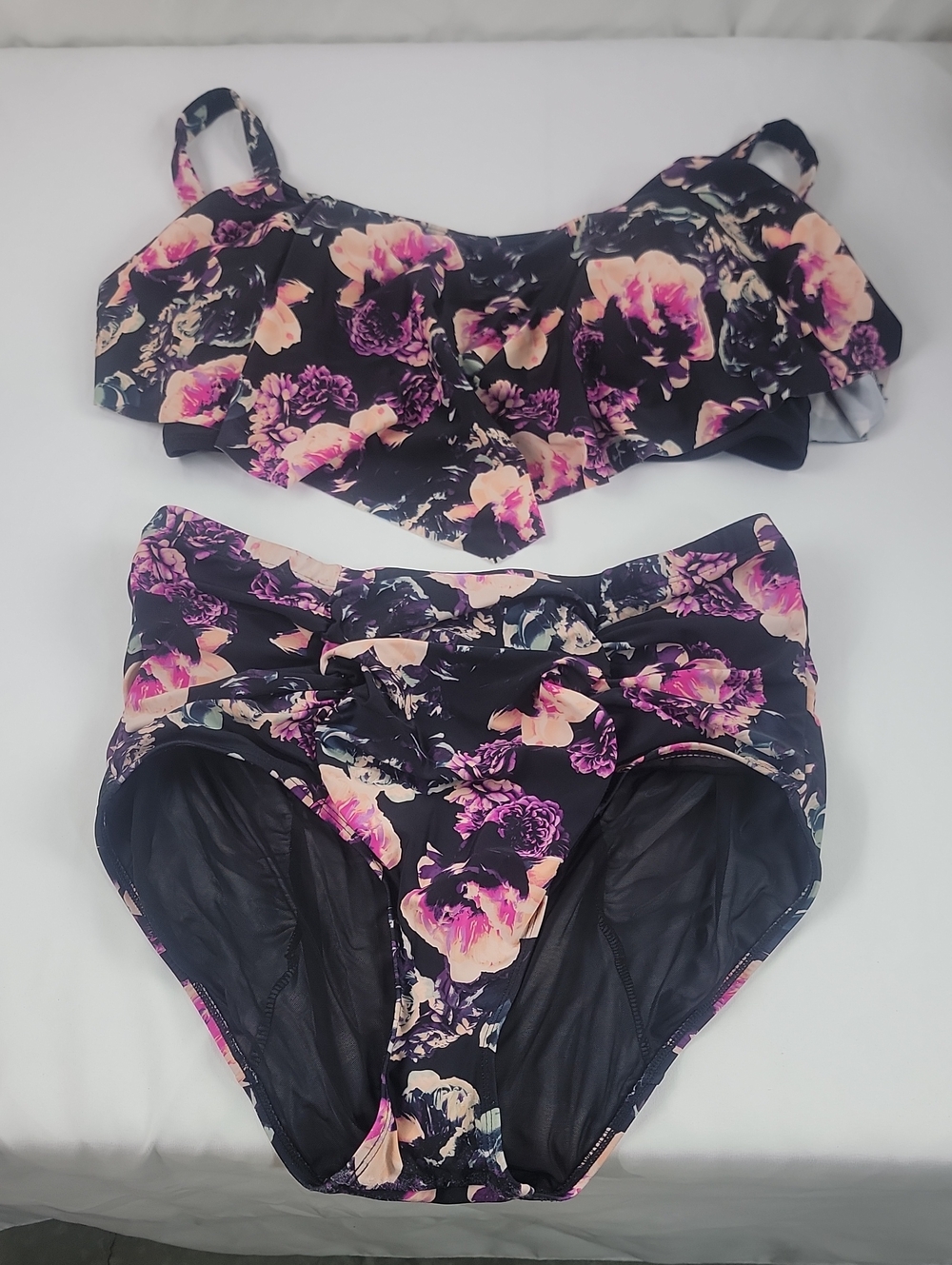 Torrid Size 1 Large Wireless V Flounce Bikini Top Floral And High Rise Bottons